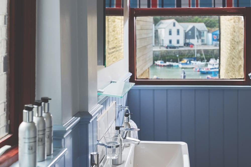 Harbour Inn Porthleven Exterior photo