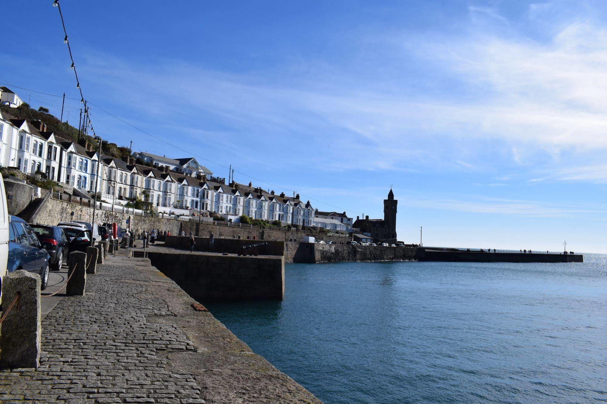 Harbour Inn Porthleven Exterior photo